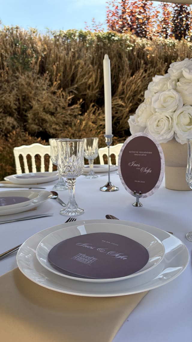 Assiette de présentation et panneau de table assortis