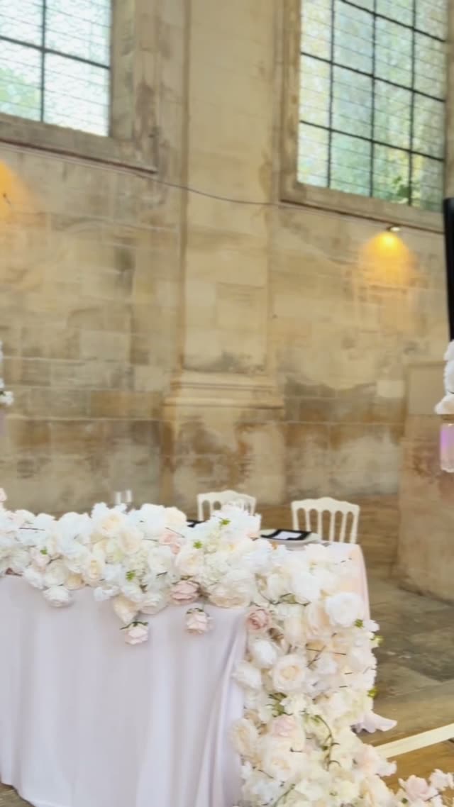 Table d'honneur sous les murs de pierre — Abbaye des Prémontrés, Pont-à-Mousson